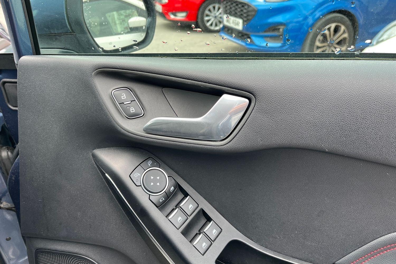 Ford FIESTA Photo 23