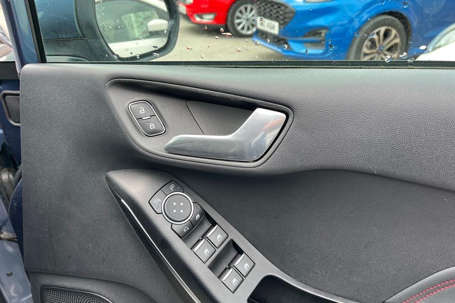 Ford FIESTA Photo autoimg-23562454841ba67d2ea38830cfc9c83e69714096.jpg