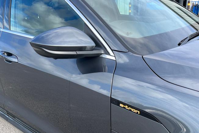 AUDI e-tron Photo 20
