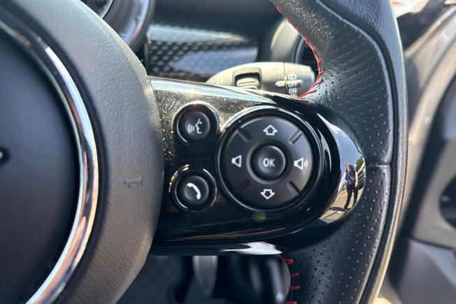 MINI Hatch Photo 17