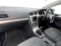 VOLKSWAGEN Golf Photo 2