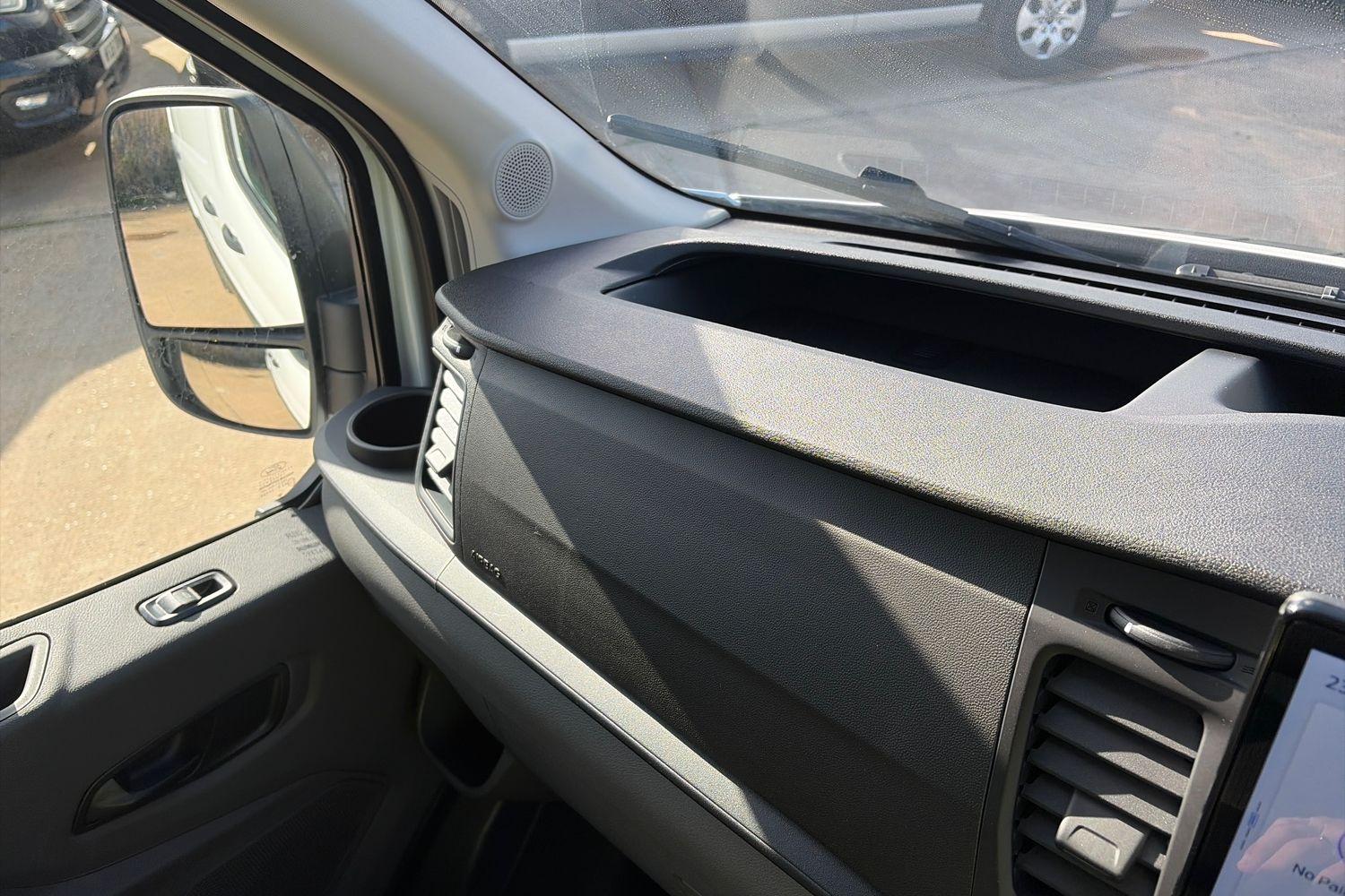 Ford E-TRANSIT Photo 38