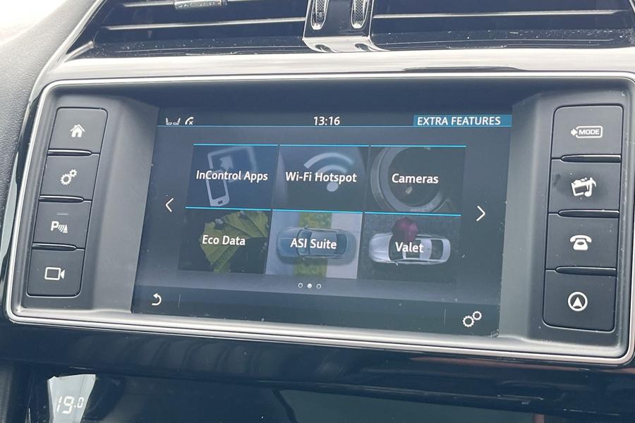Jaguar F-PACE Photo autoimg-23628a408f17d5426d9e8ba19a4096b71a111a92.jpg