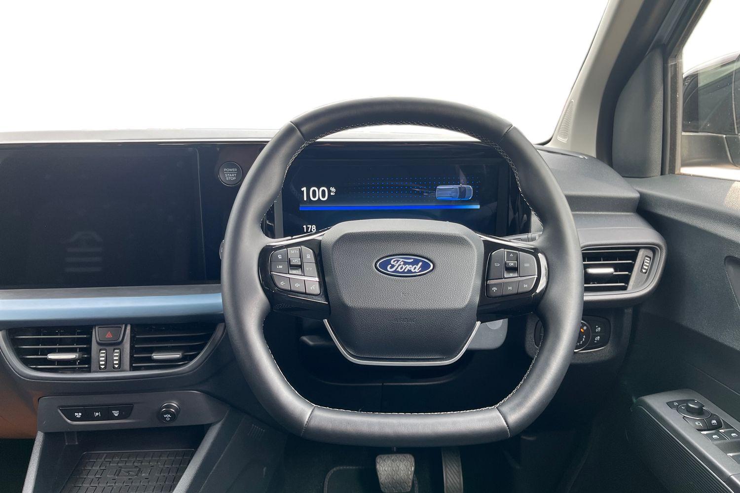 Ford E-TOURNEO COURIER Photo 10
