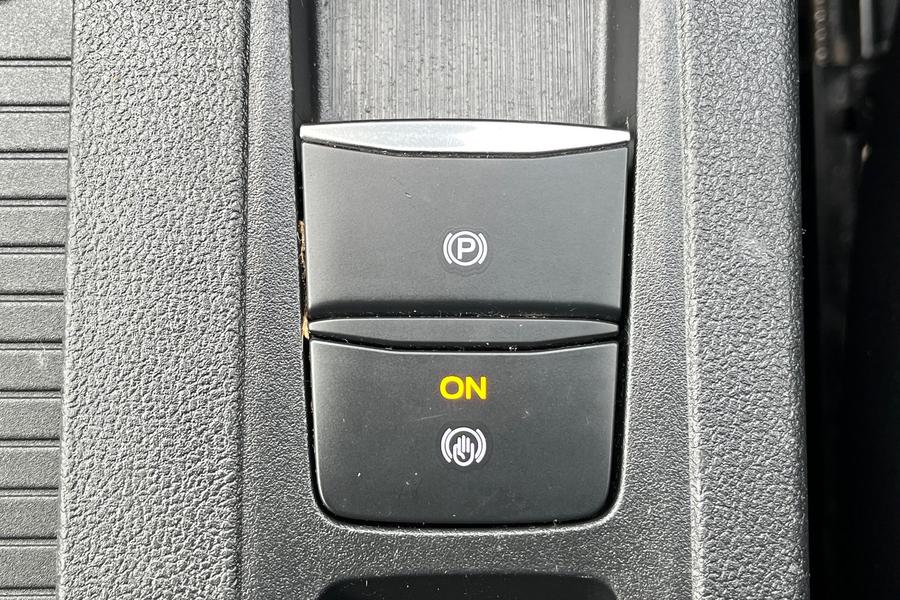 Ford Kuga Photo autoimg-236b085b2fe418b415fb598fedc20e88498dc3b6.jpg