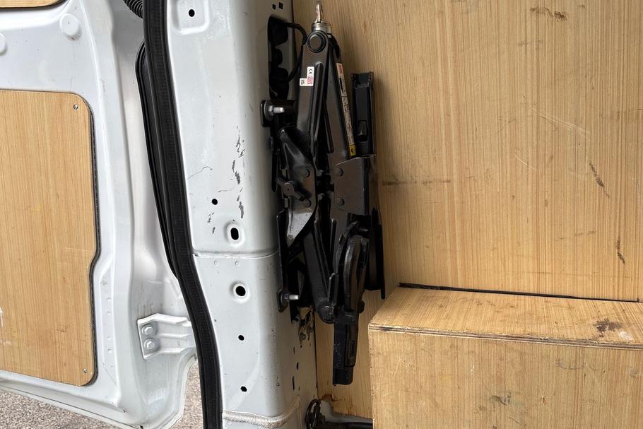 Used Ford TRANSIT CUSTOM LA24HWM 15