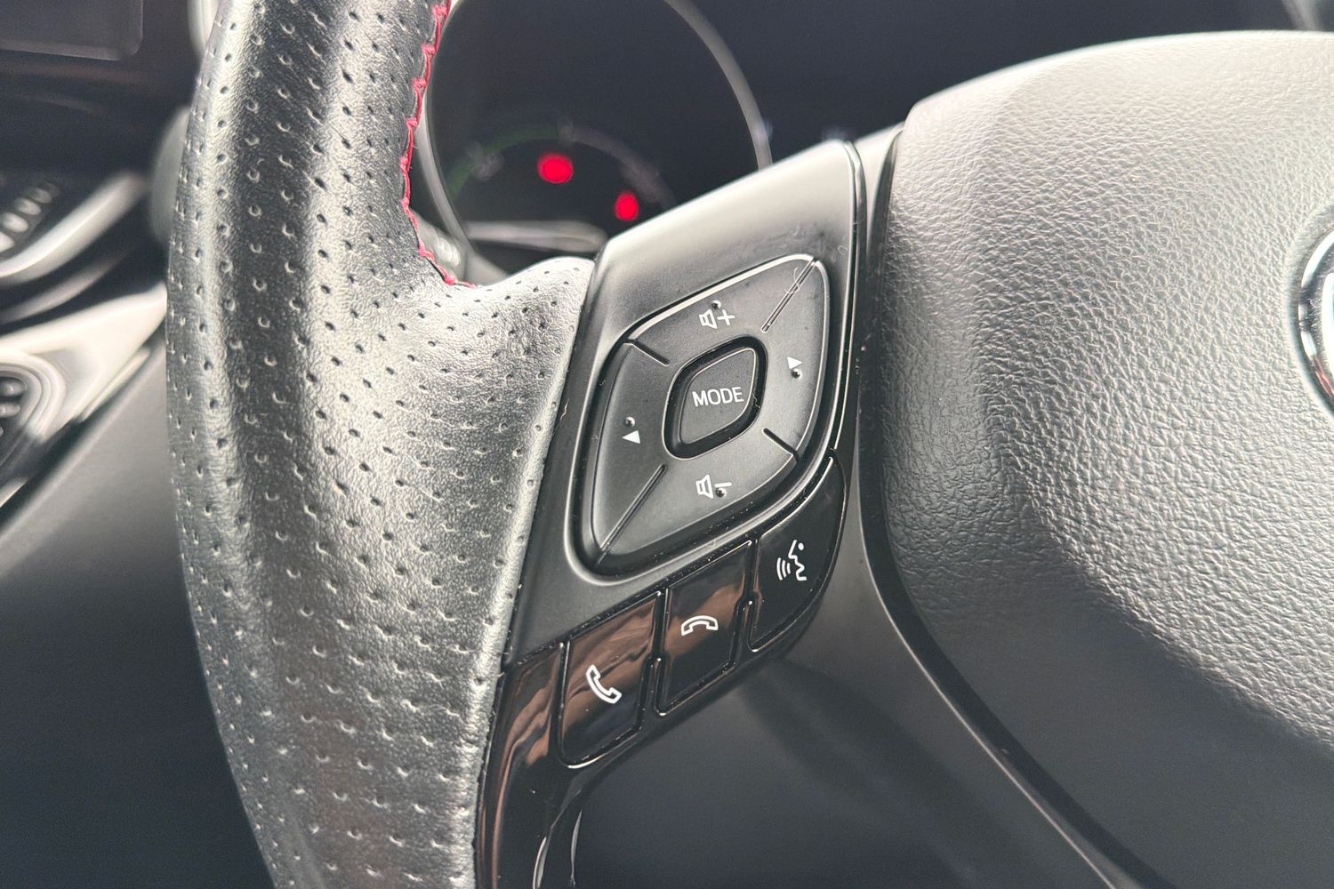 Toyota C-HR Photo 38