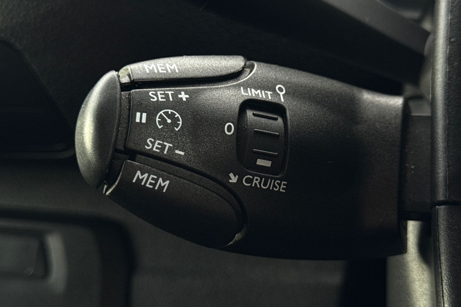 Vauxhall VIVARO Photo 20
