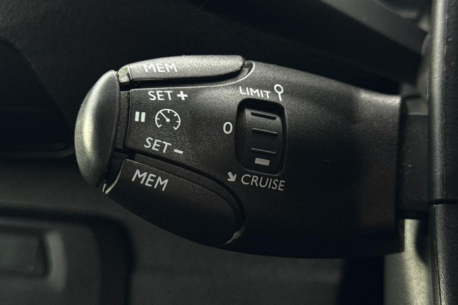 Vauxhall VIVARO Photo autoimg-23702410042f35813b9ea26a0151720dbfa9304b.jpg