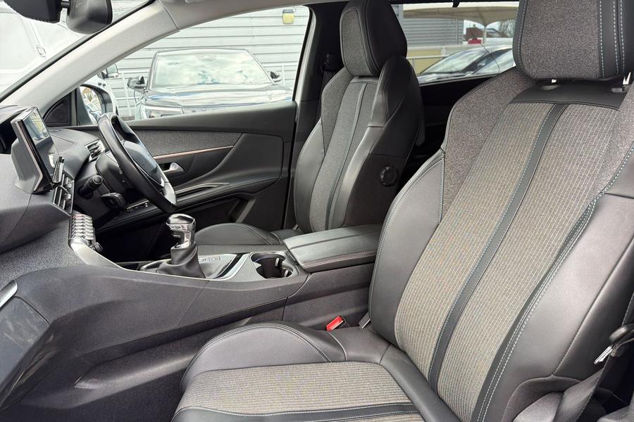 Peugeot 5008 Photo autoimg-23703c2aef36d7313feb6e1f8edf0357b9a962a9.jpg