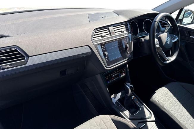VOLKSWAGEN Tiguan Photo 2