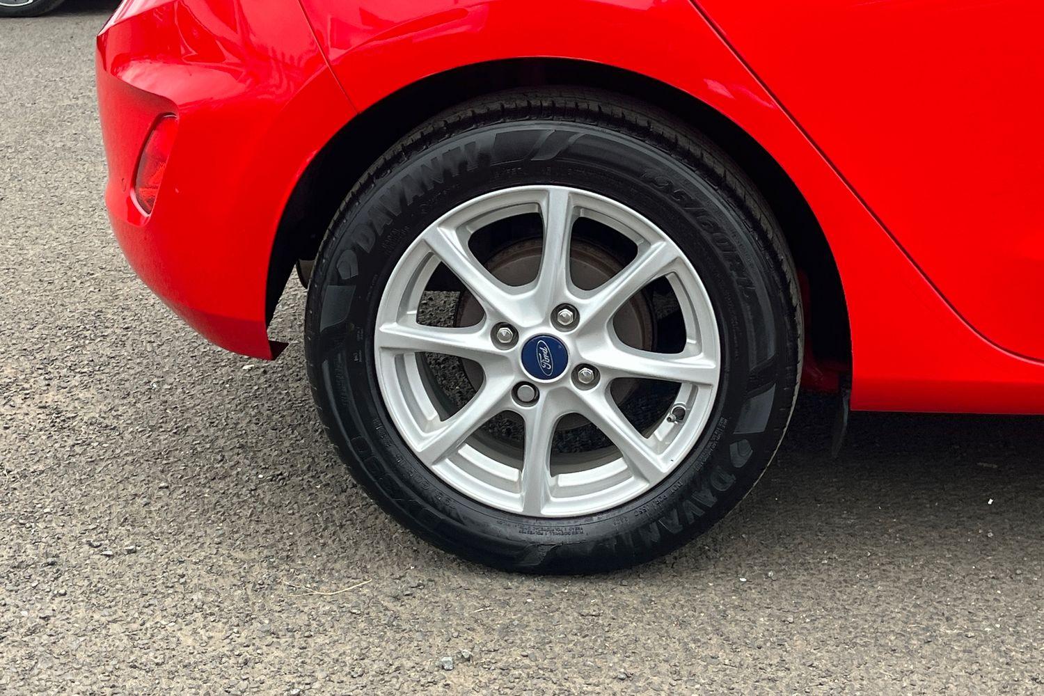 Ford FIESTA Photo 7