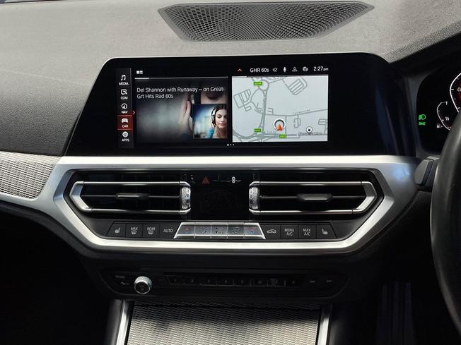 BMW 3 Series Photo 14