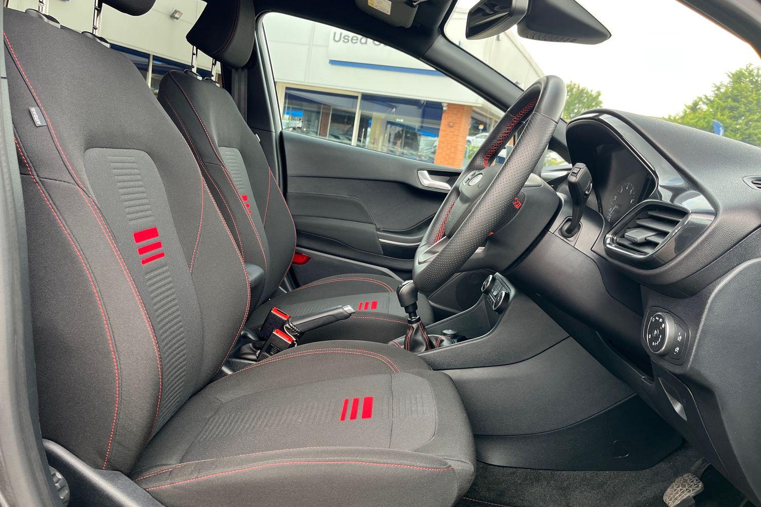Ford FIESTA Photo 16