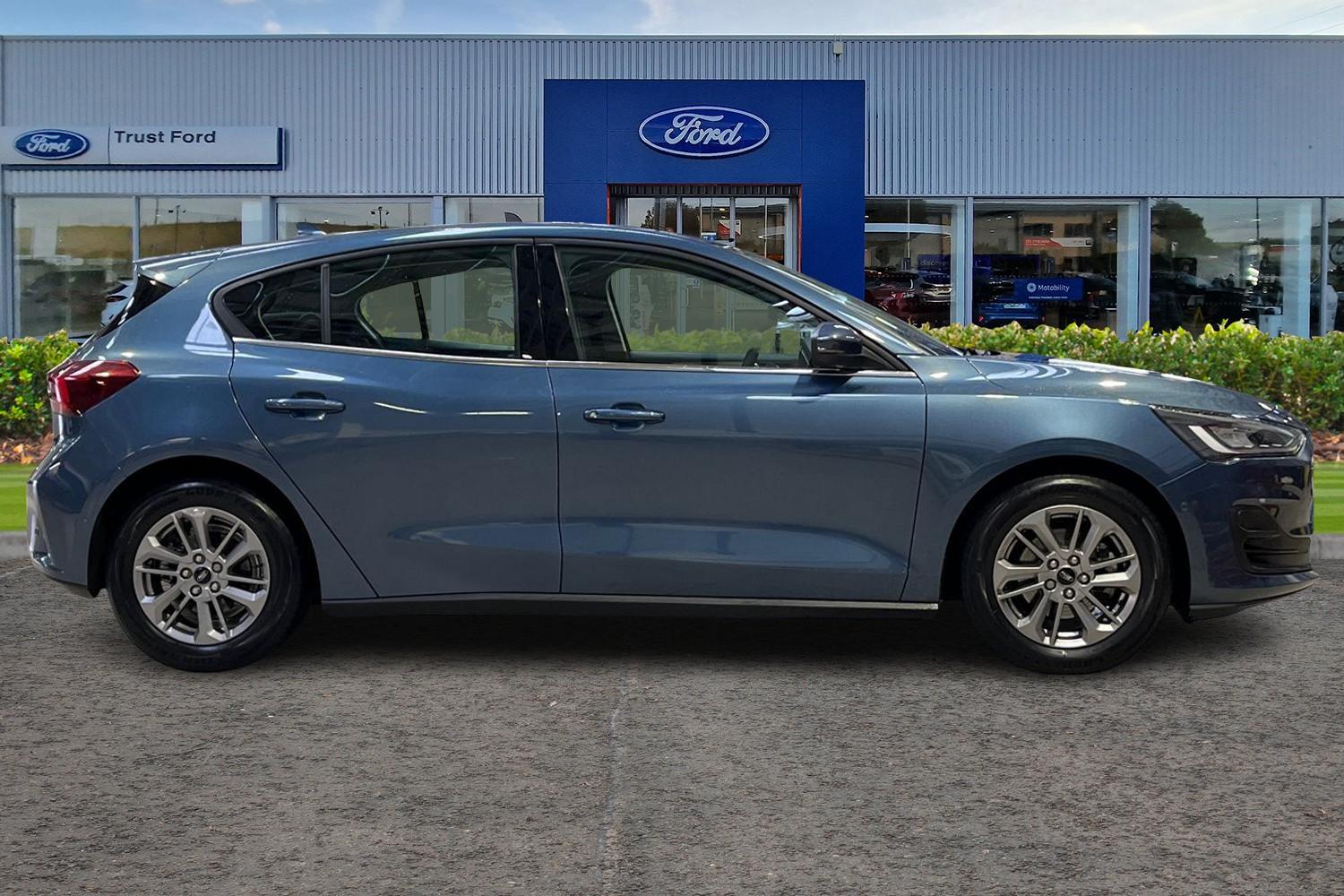 Ford FOCUS Photo 2