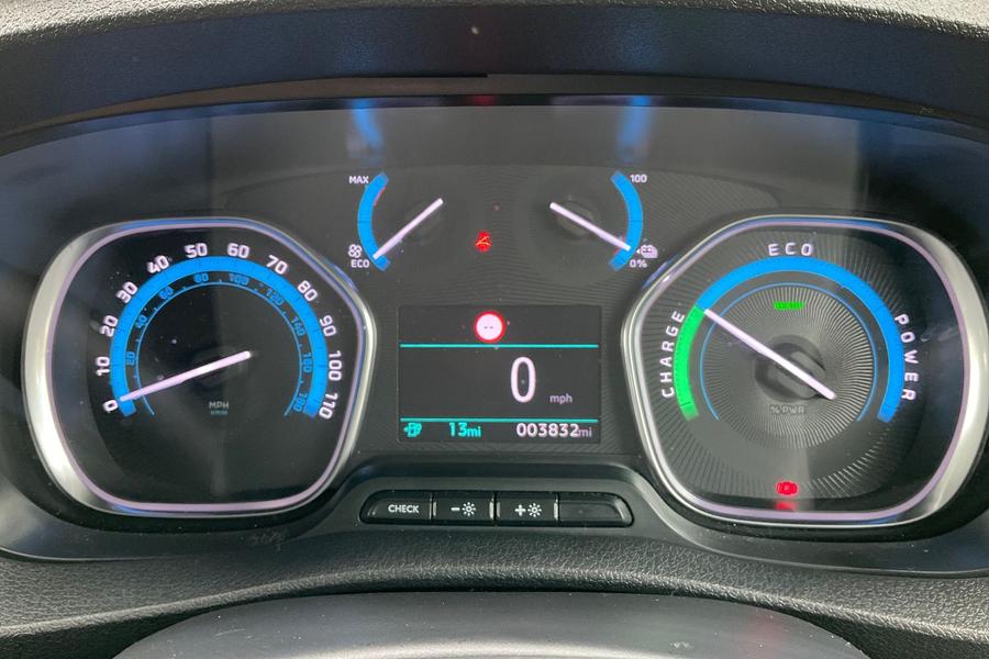 Vauxhall VIVARO LIFE Photo autoimg-238eec75e2518b8f90d16c31fdc0e5c6e5bf557f.jpg