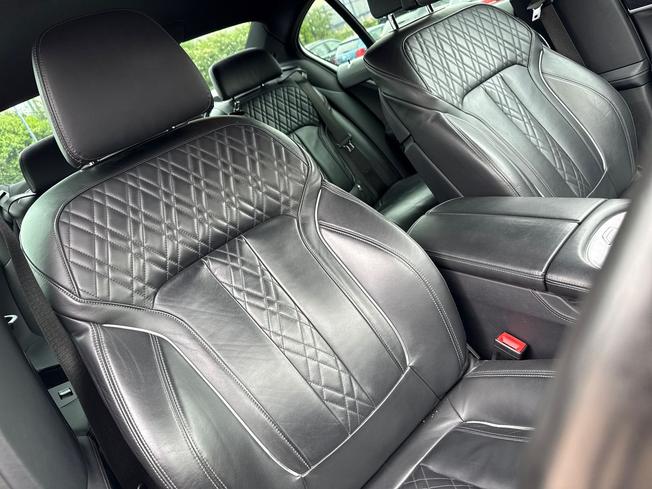 BMW 7 Series Photo 30