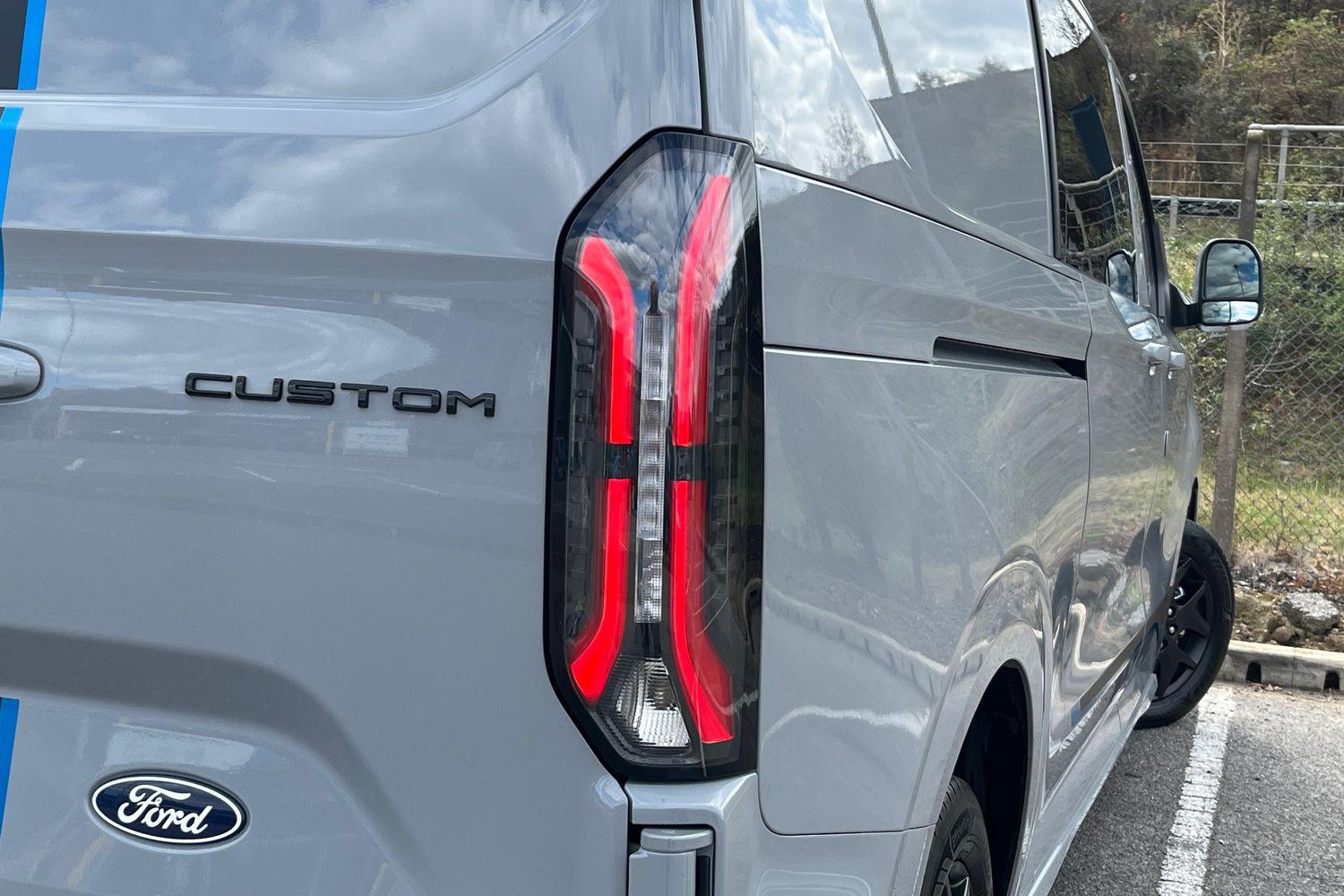 Ford TRANSIT CUSTOM Photo 32