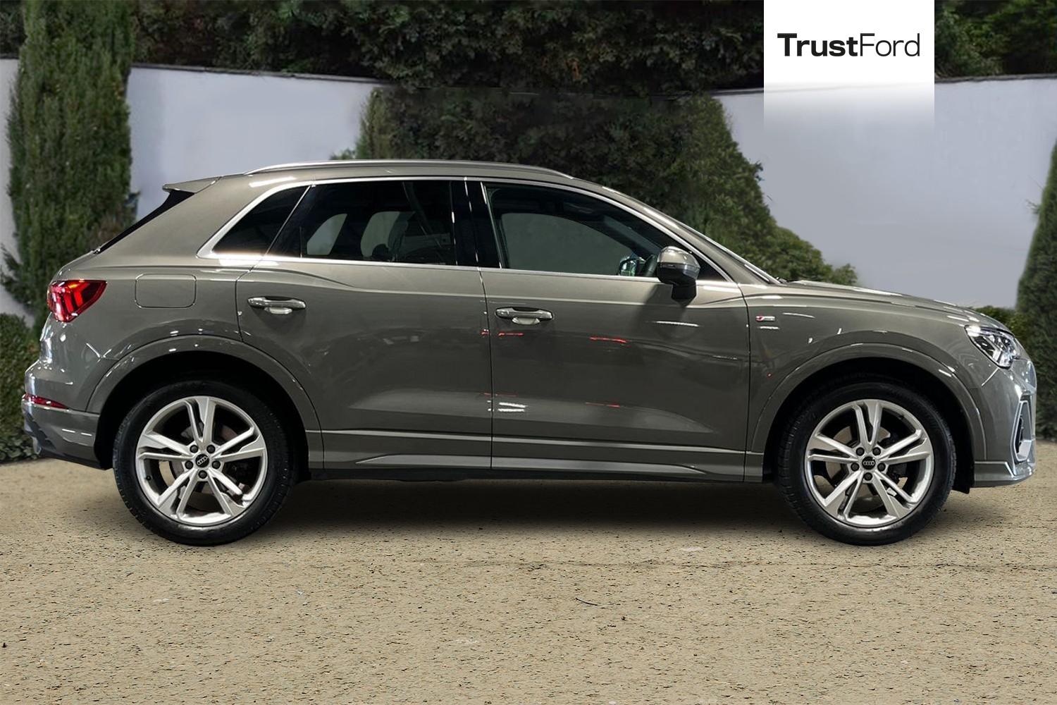 Audi Q3 Photo 2