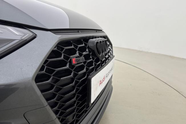 Audi RS4 Photo 21
