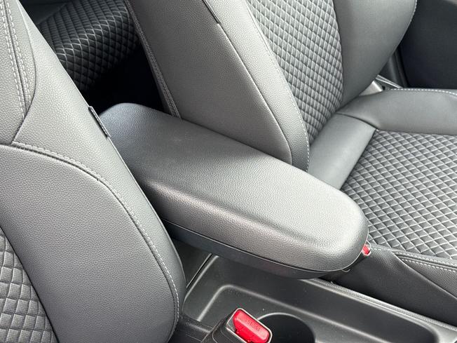 TOYOTA Yaris Photo 43