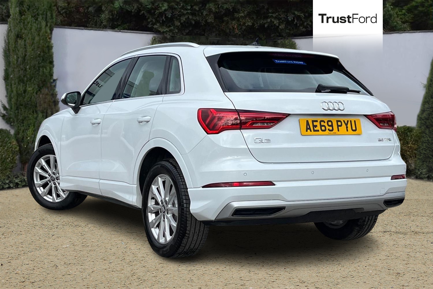 Audi Q3 Photo 1