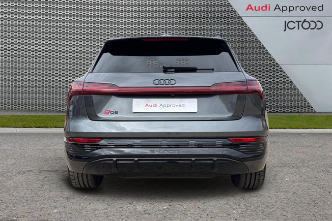 AUDI Q8 E-Tron Photo 7