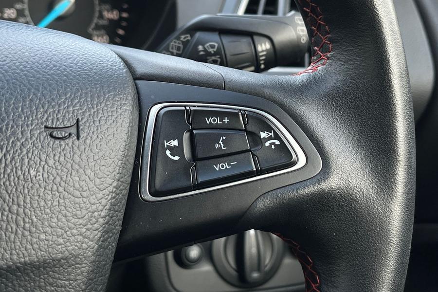 Ford Kuga Photo autoimg-23b0cc80d7bef62b9b517da05a8ec1bb33904b71.jpg