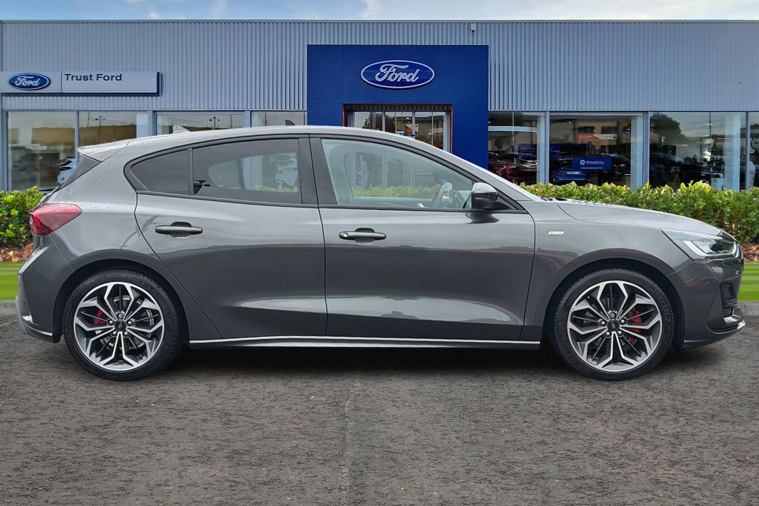 Ford Focus Photo 2