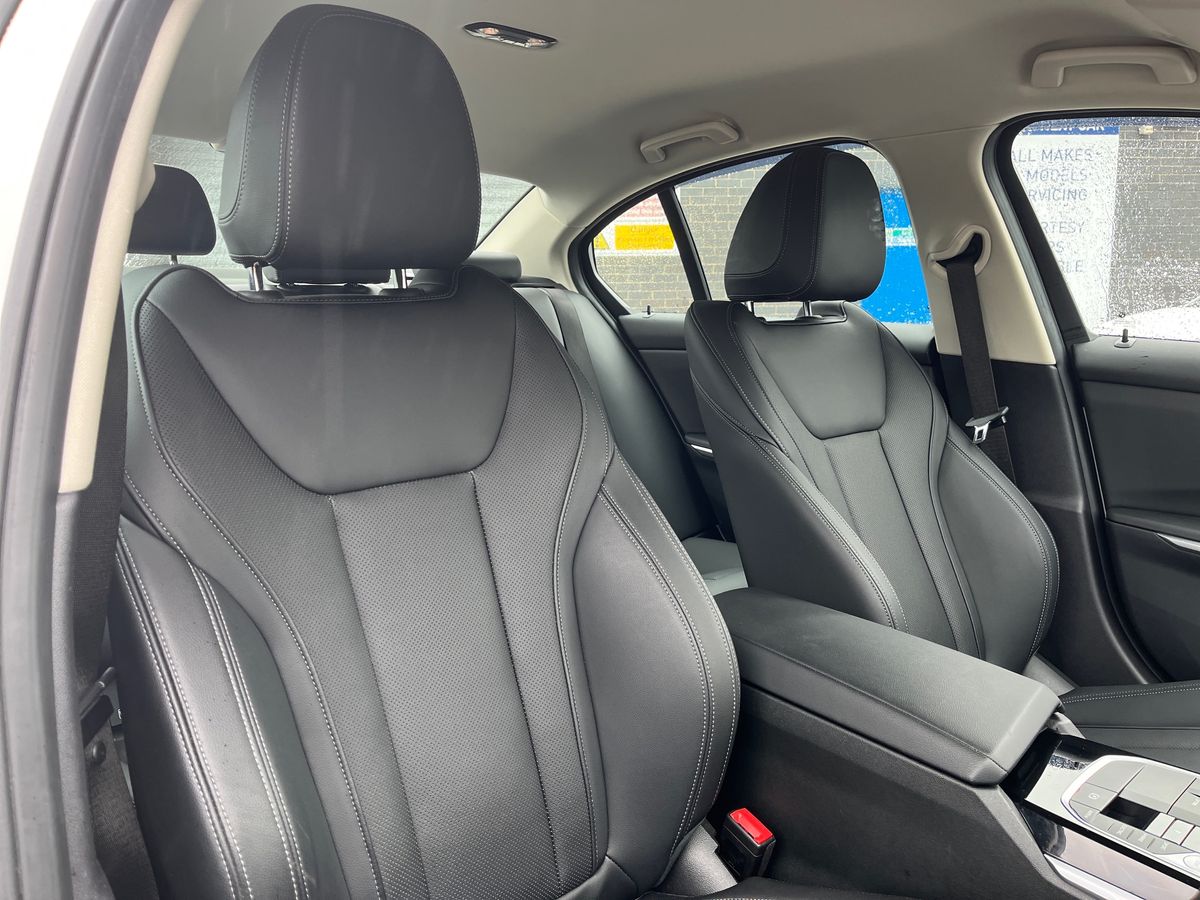 BMW 3 Series Photo 22