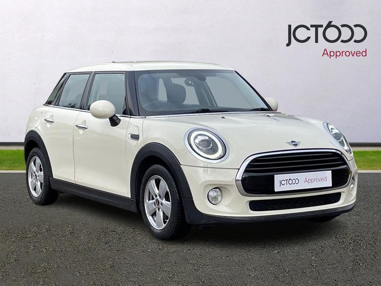 Used 2018 MINI Hatch 1.5 Cooper GPF Hatchback 5dr Petrol Steptronic Euro 6 (s/s) (136 ps) White at JCT600