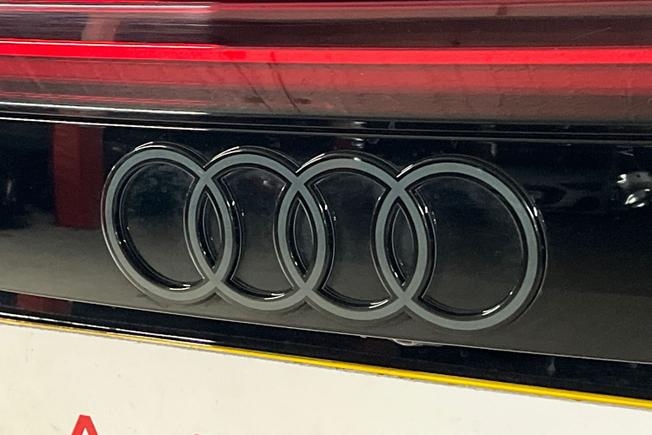 AUDI Q8 Photo 36