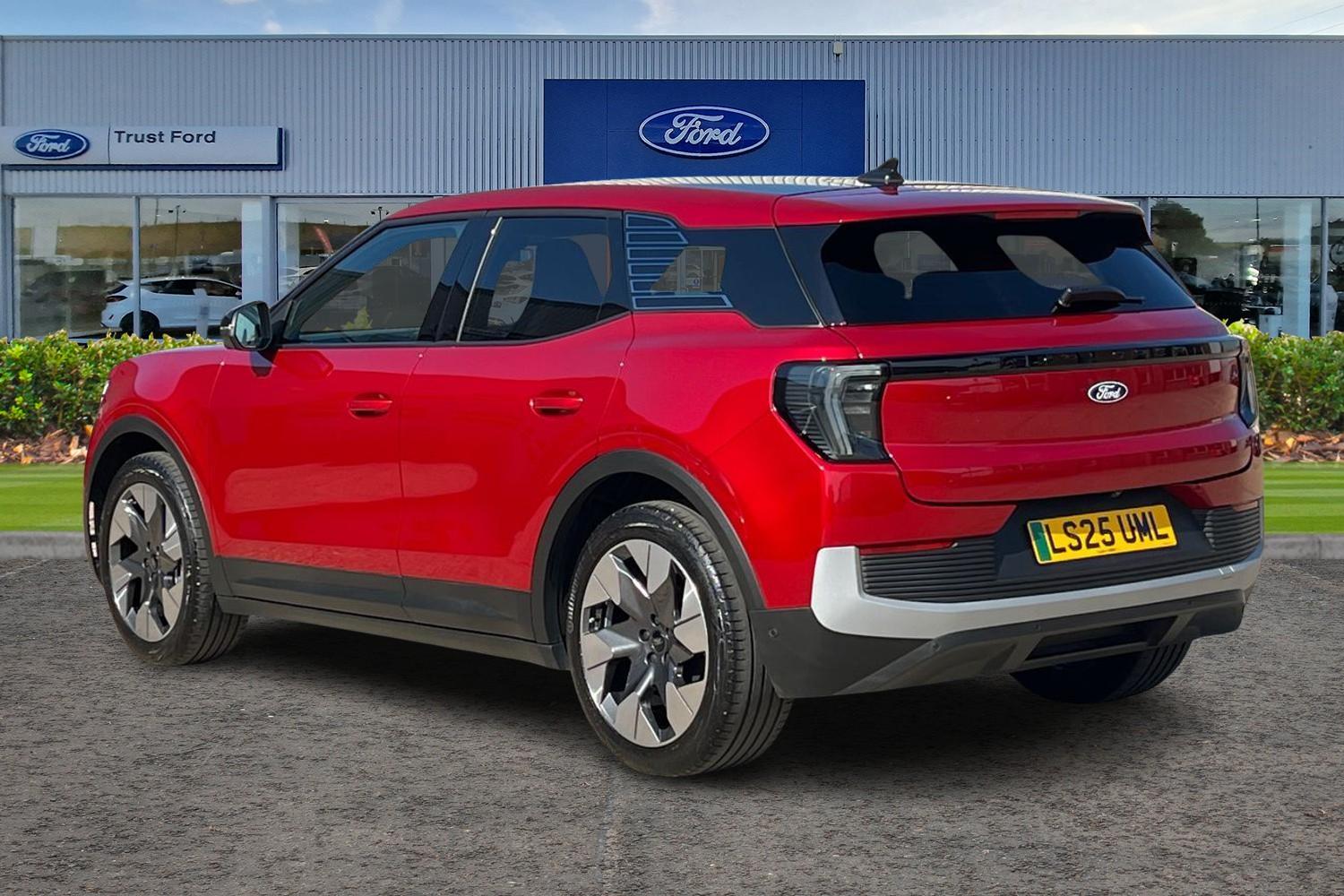 Ford Explorer Photo 1