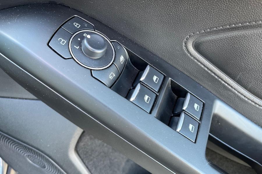 Ford FOCUS Photo autoimg-23cce34cf3bfd995e86704cf82c1a12a07ef27c5.jpg