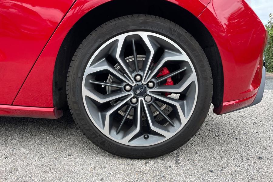 Ford Focus Photo autoimg-23d038f16cb185cc547b634695d291f7658e787e.jpg