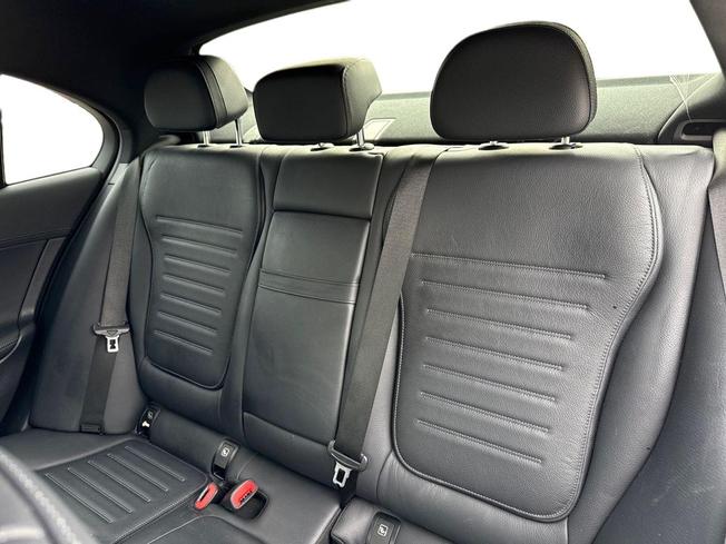 MERCEDES-BENZ C Class Photo 9