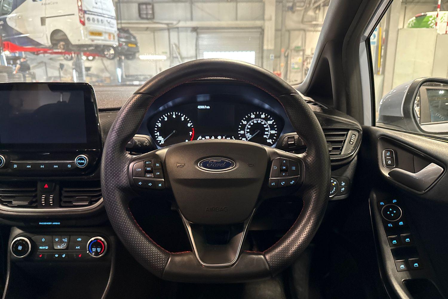 Ford FIESTA Photo 11