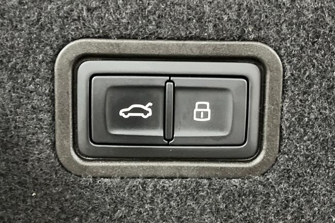 Audi A8 Photo 32