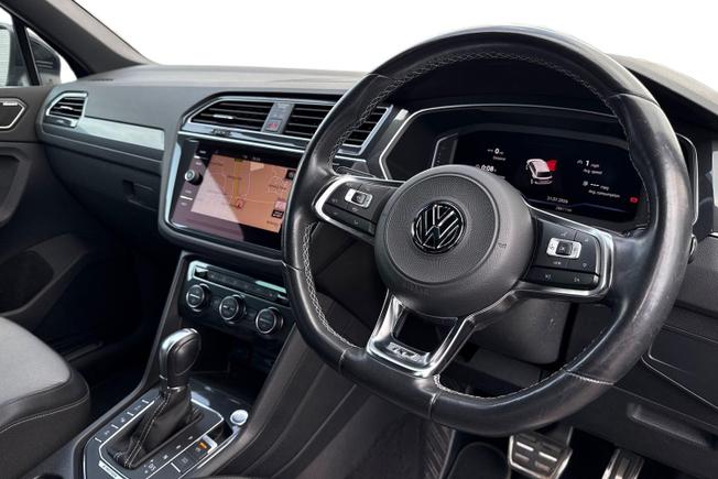 VOLKSWAGEN Tiguan Photo 6