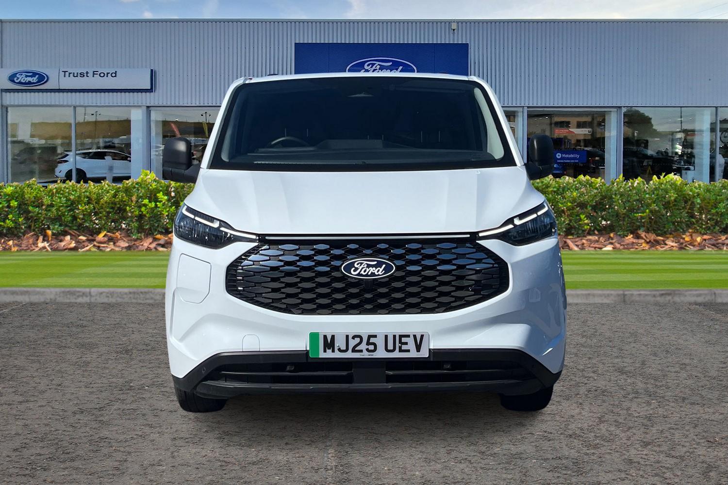 Ford E-TRANSIT CUSTOM Photo 11
