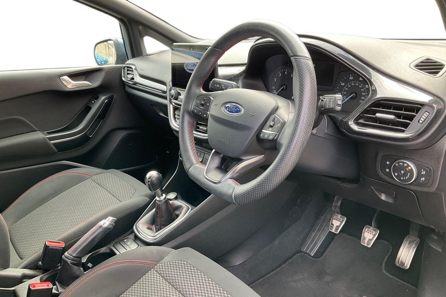 Ford FIESTA Photo 8