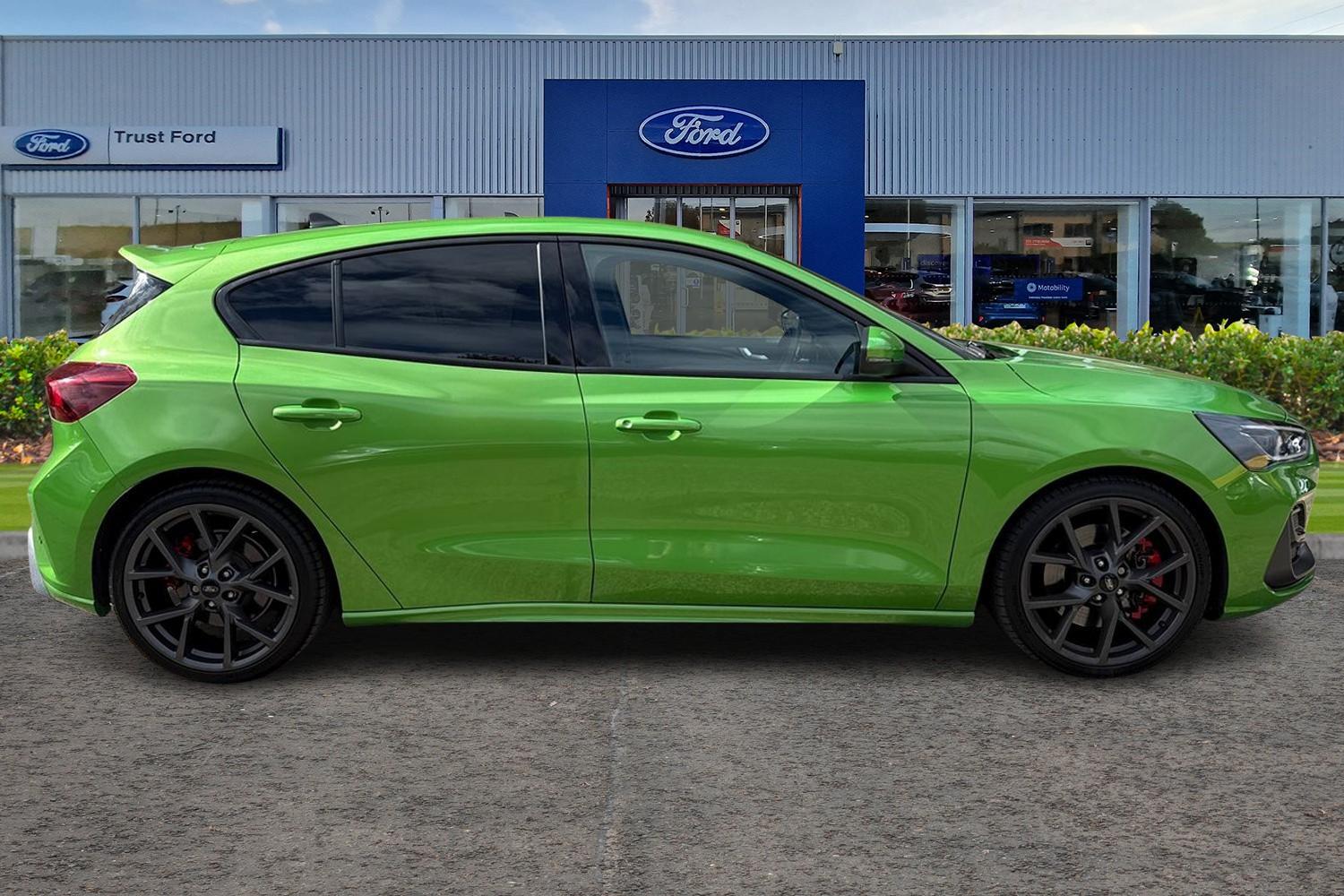 Ford FOCUS Photo 2