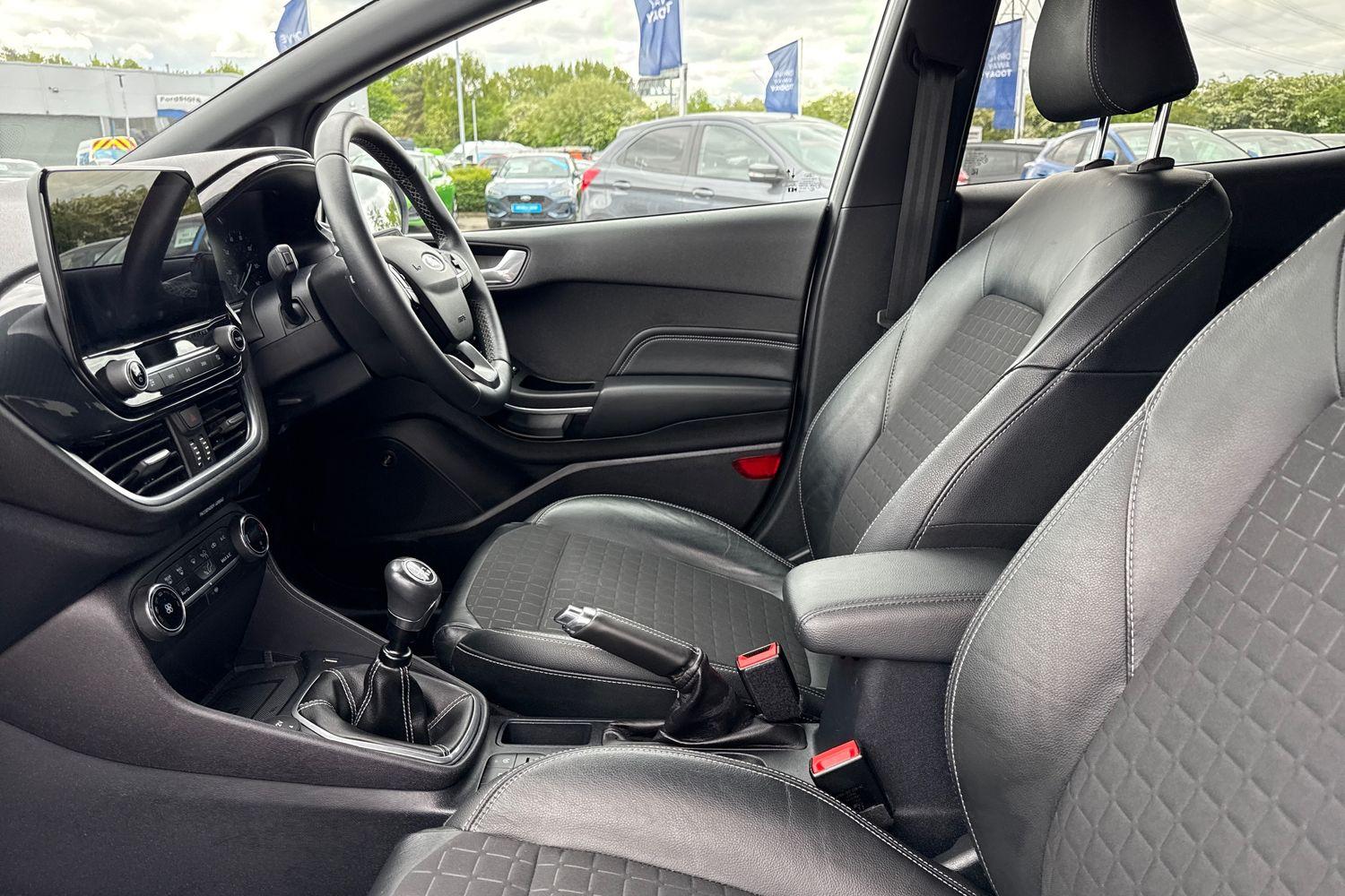 Ford FIESTA Photo 18