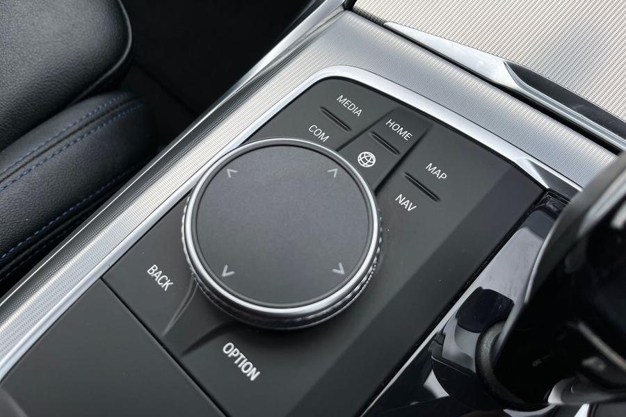 BMW 3 Series Photo autoimg-23fca87d73ae62424e7ee473b60973cb76f09bdb.jpg