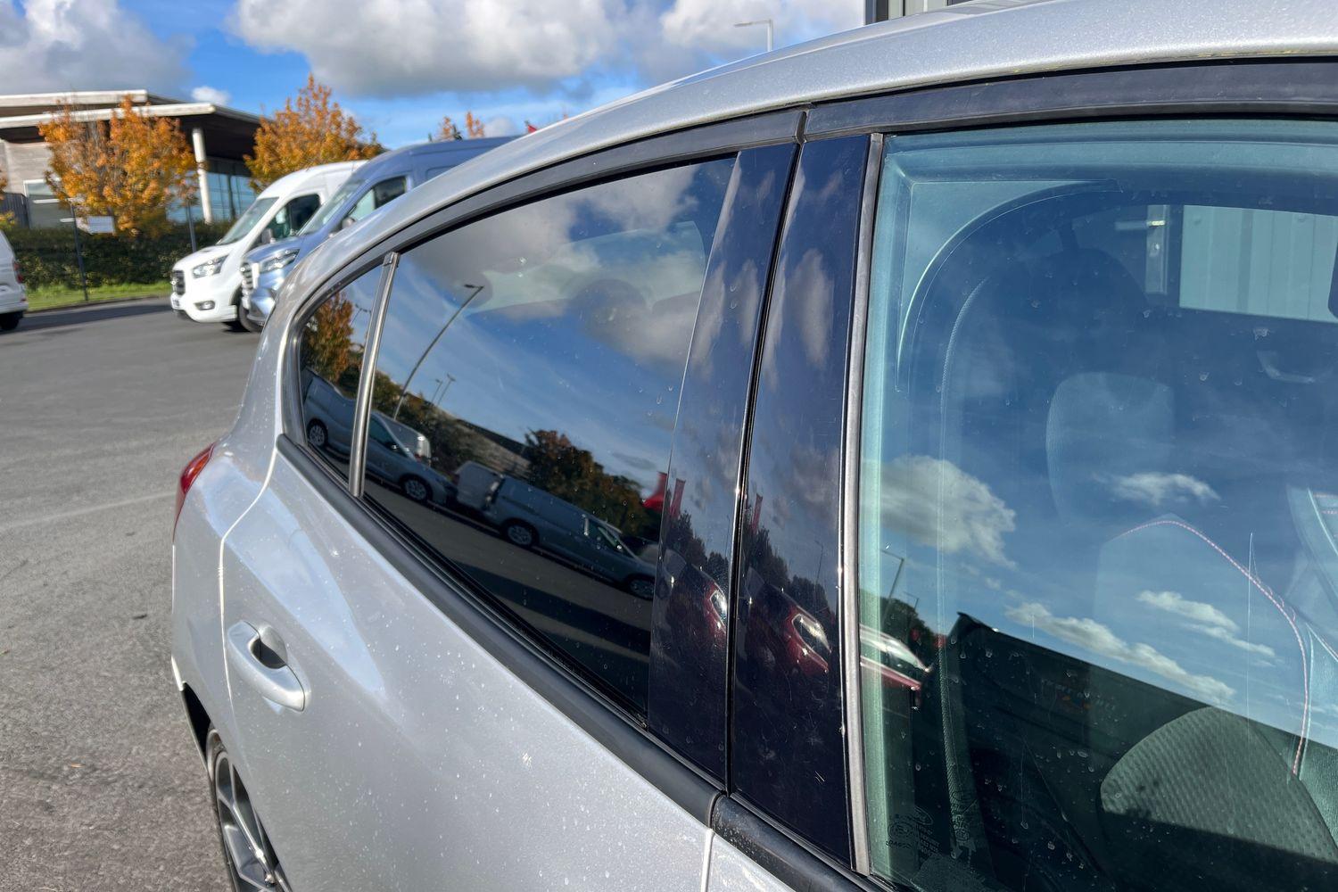Ford FOCUS Photo 24