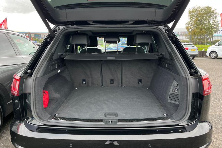 Volkswagen TOUAREG Photo autoimg-2405802263f4f42b402d2ce6377ed9e4dadc5351.jpg