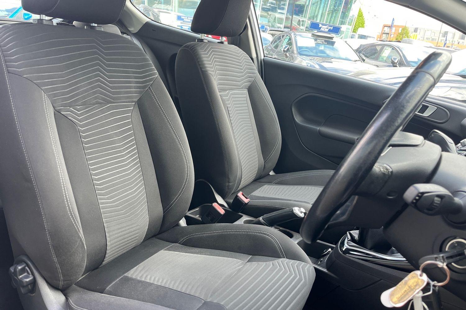 Ford Fiesta Photo 16