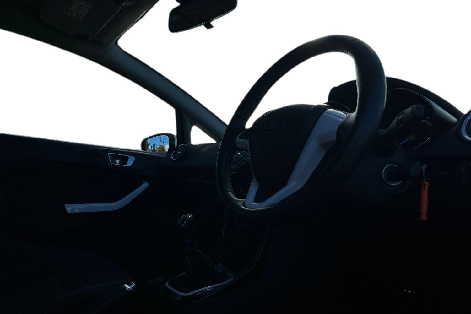 Ford FIESTA Photo 8