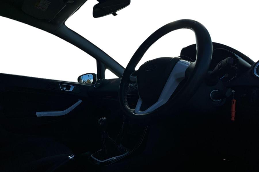Ford FIESTA Photo autoimg-240c3e8137503604e2cc246b21651af155aba368.jpg