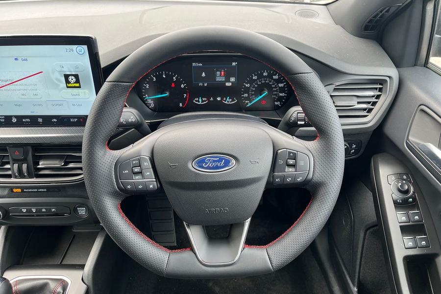 Ford FOCUS Photo autoimg-240ccf4d39681e840e22a73260a62c0923586bd7.jpg
